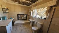 Bathroom 1 of property in Kanonkop