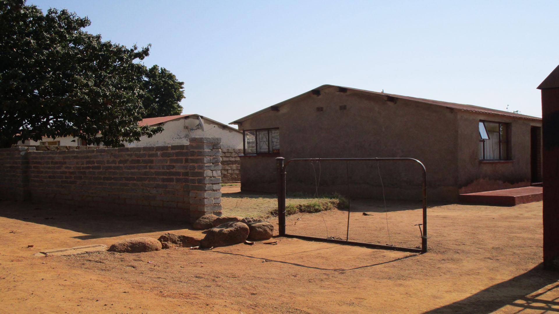 Front View of property in Soshanguve