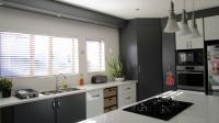 Kitchen - 30 square meters of property in Cashan