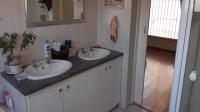 Main Bathroom - 9 square meters of property in Rangeview