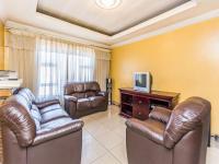 Lounges - 21 square meters of property in Pimville