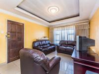 Lounges - 21 square meters of property in Pimville