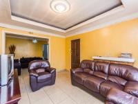 Lounges - 21 square meters of property in Pimville