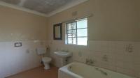 Bathroom 1 - 10 square meters of property in Mooilande AH