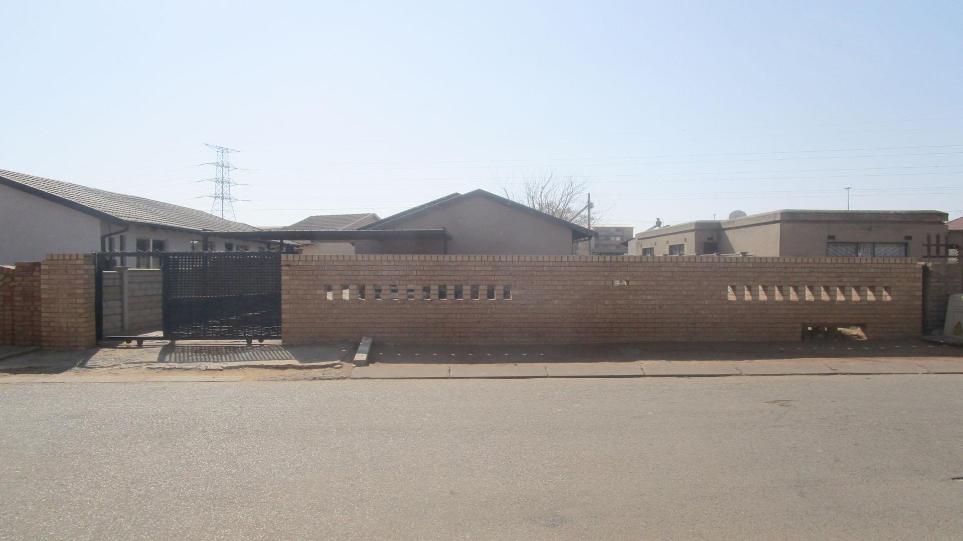 Front View of property in Protea South