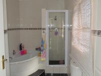 Bathroom 1 of property in Rangeview