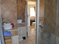 Main Bathroom of property in Rangeview