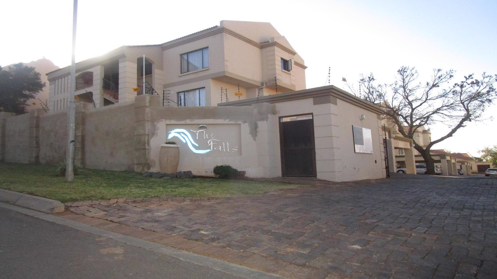 Front View of property in Roodepoort West