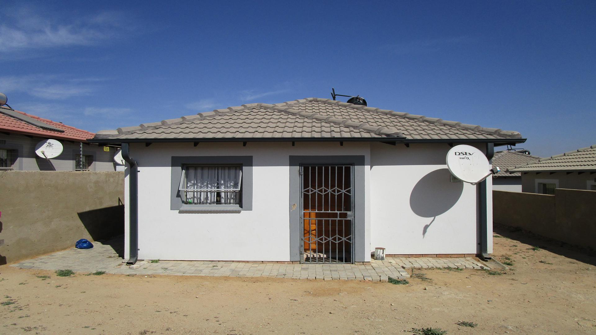 Front View of property in Riverside View