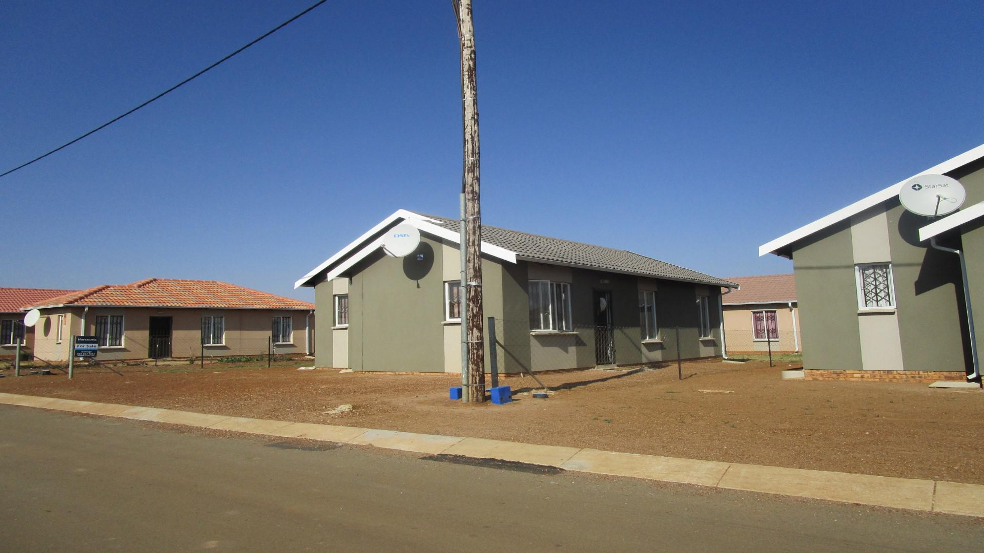 Front View of property in Savanna City