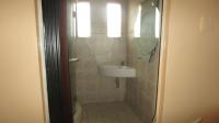 Bathroom 2 - 2 square meters of property in Selection park