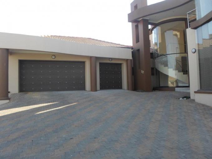 6 Bedroom House for Sale For Sale in Blue Valley Golf Estate - MR331767