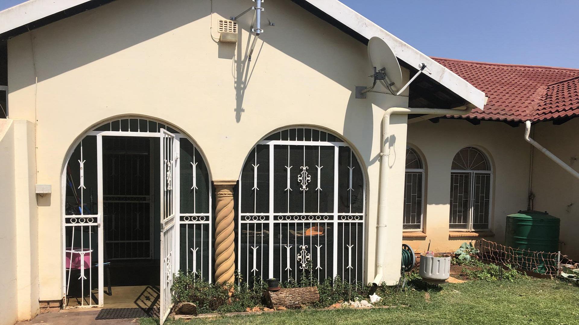 Front View of property in Mookgopong (Naboomspruit)