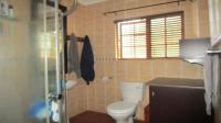 Main Bathroom - 5 square meters of property in Geelhoutpark