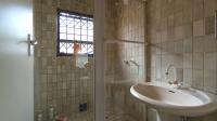 Bathroom 2 - 3 square meters of property in Paulshof