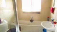 Main Bathroom - 5 square meters of property in Rosettenville