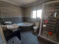 Main Bathroom of property in Safarituine