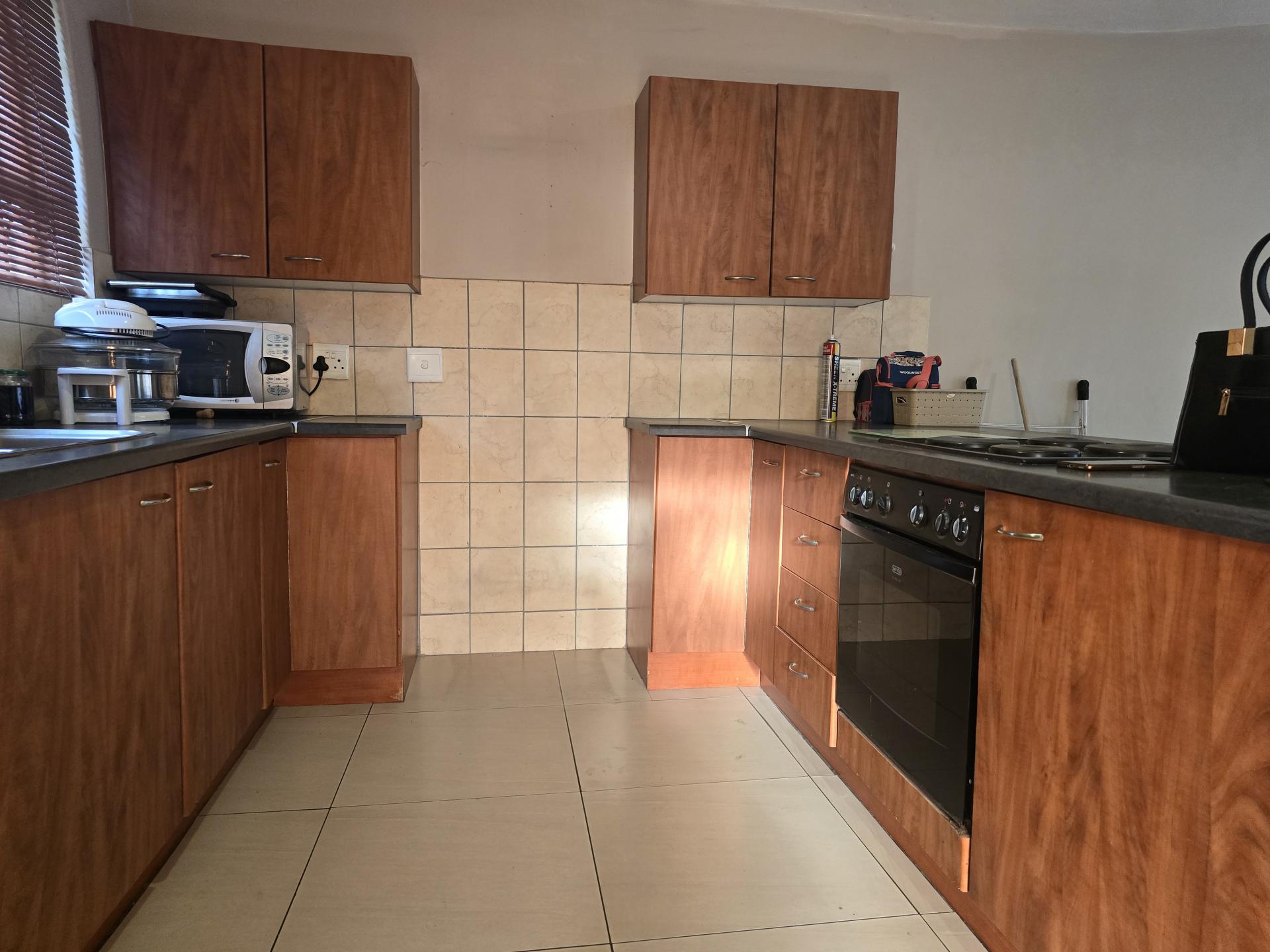 Kitchen of property in Penina Park