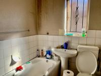 Main Bathroom of property in Protea Glen