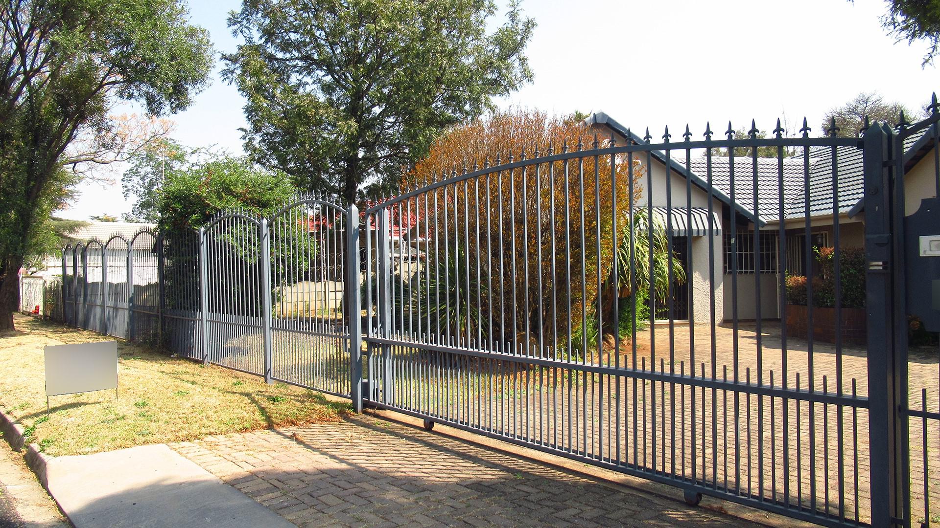 Front View of property in Brackenhurst