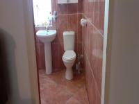 Main Bathroom - 8 square meters of property in De Deur