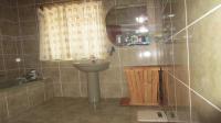 Bathroom 1 - 9 square meters of property in De Deur