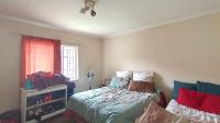 Main Bedroom - 19 square meters of property in Driefontein