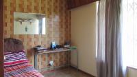 Bed Room 1 - 13 square meters of property in Mindalore