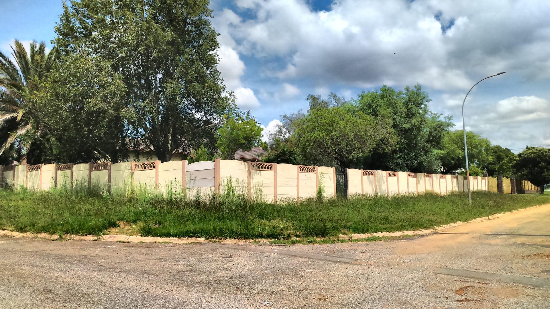 Front View of property in Rensburg