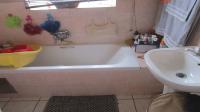 Bathroom 1 - 5 square meters of property in Castleview