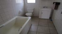 Bathroom 1 - 6 square meters of property in Verwoerdpark