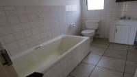 Bathroom 1 - 6 square meters of property in Verwoerdpark