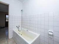 Bathroom 1 - 6 square meters of property in Verwoerdpark