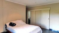 Main Bedroom - 22 square meters of property in Dawncrest