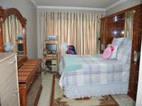 Main Bedroom of property in Bendor