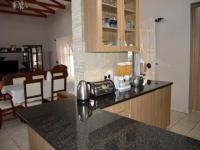 Kitchen of property in Bendor