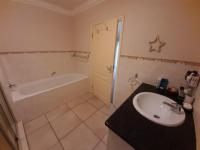 Main Bathroom - 7 square meters of property in Pennington