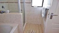 Main Bathroom - 7 square meters of property in Pennington