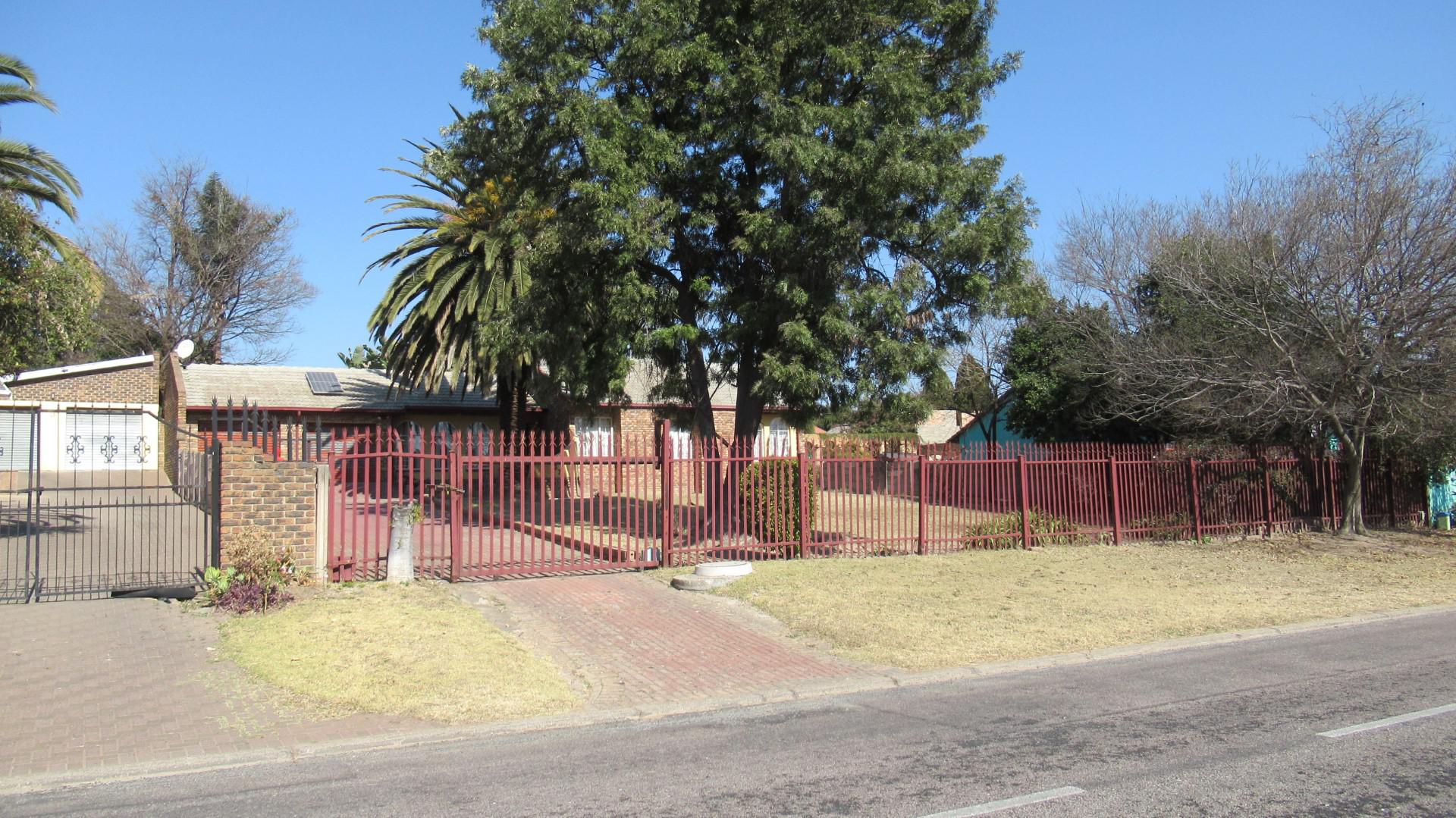 Front View of property in Birchleigh North