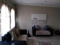 Lounges - 20 square meters of property in Birchleigh North