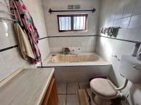 Main Bathroom of property in Henley-on-Klip