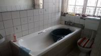 Main Bathroom - 6 square meters of property in Rustdal