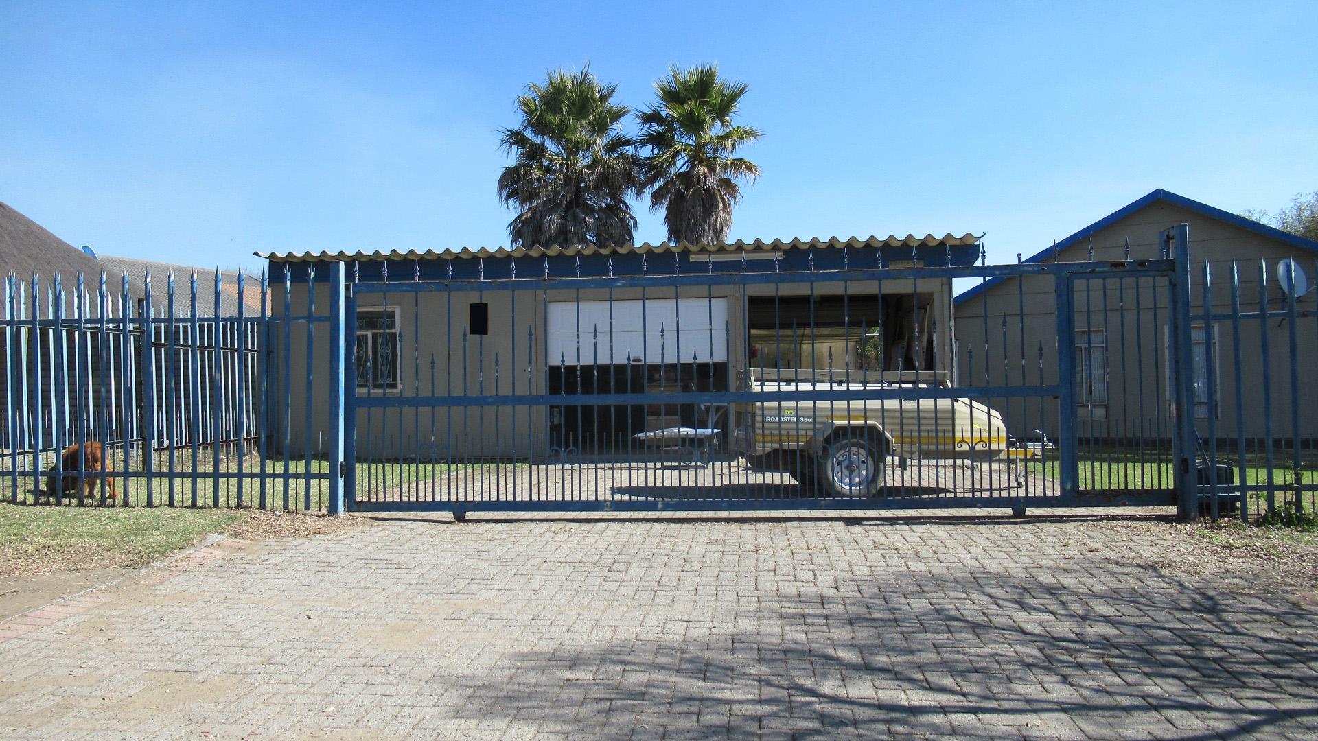 Front View of property in Secunda