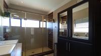 Main Bathroom - 9 square meters of property in Monavoni