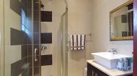 Bathroom 1 - 4 square meters of property in Monavoni