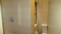 Bathroom 1 - 5 square meters of property in Maroeladal