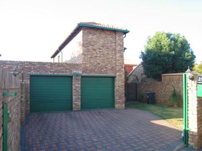 3 Bedroom Duet for Sale For Sale in Rooihuiskraal North - Home Sell - MR37107