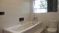 Bathroom 1 - 10 square meters of property in Kloofendal