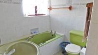 Main Bathroom - 5 square meters of property in Amanzimtoti 