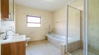 Bathroom 1 of property in Douglasdale